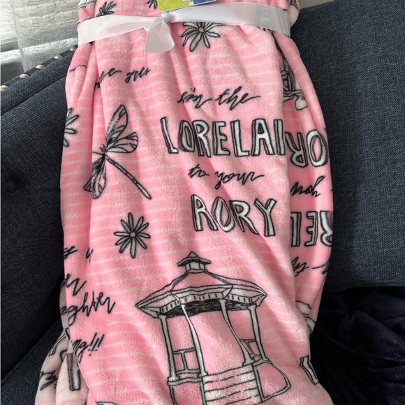 HOT Pink Gilmore Girls throw blankets